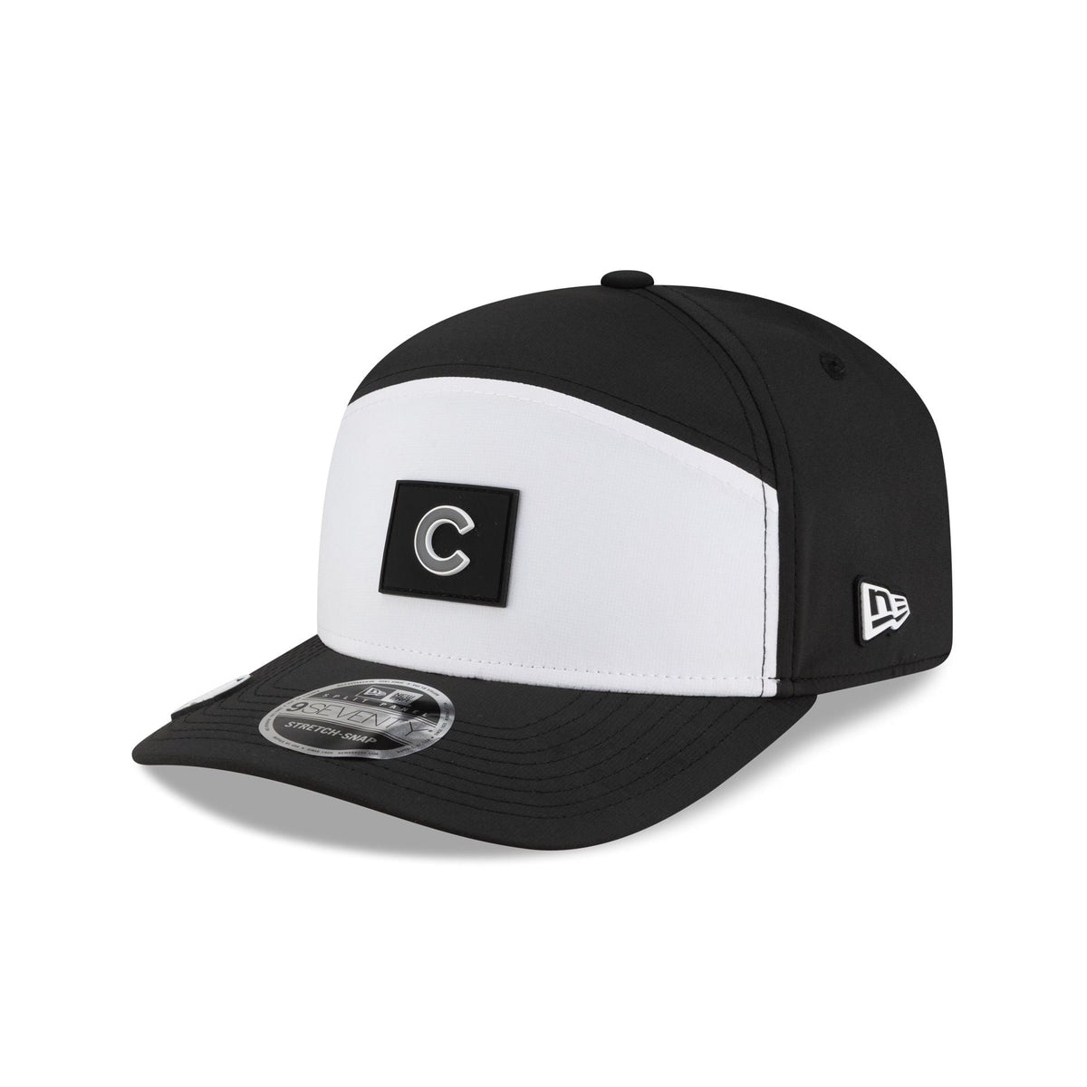Chicago Cubs 2026 Clubhouse Black & White Split Panel 9SEVENTY Stretch-Snap Hat